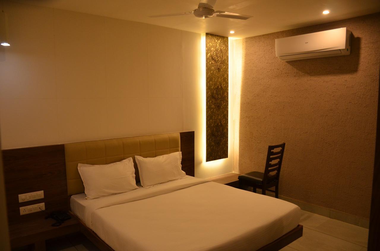 Apple Residency Hotel Patan  Ngoại thất bức ảnh