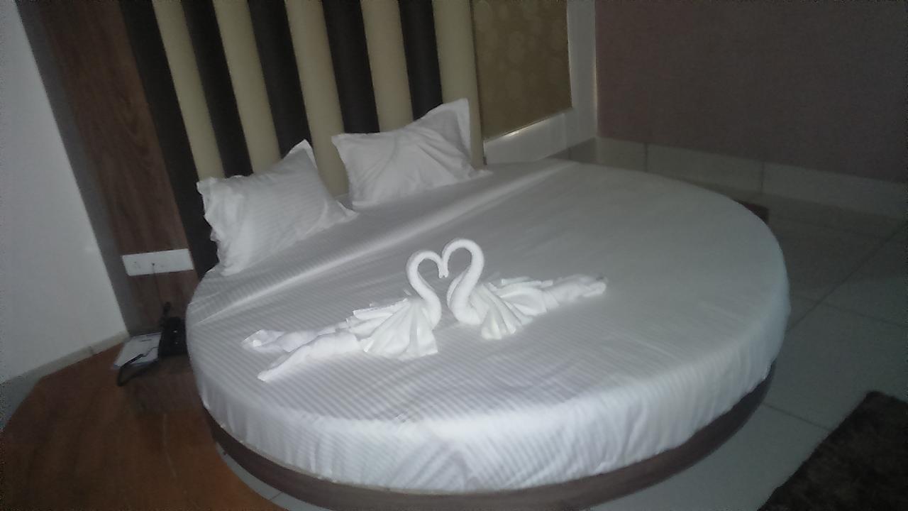 Apple Residency Hotel Patan  Ngoại thất bức ảnh