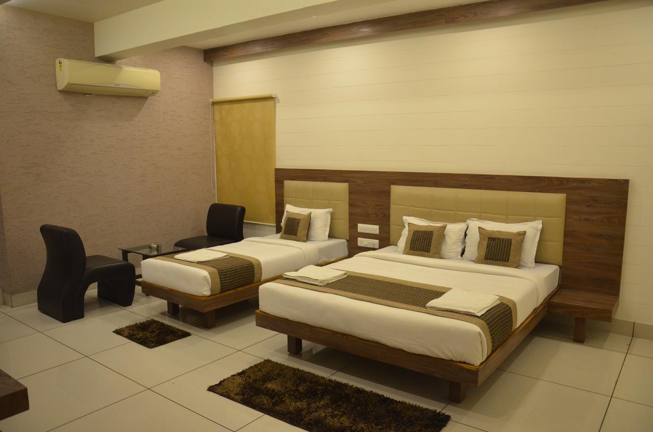 Apple Residency Hotel Patan  Ngoại thất bức ảnh