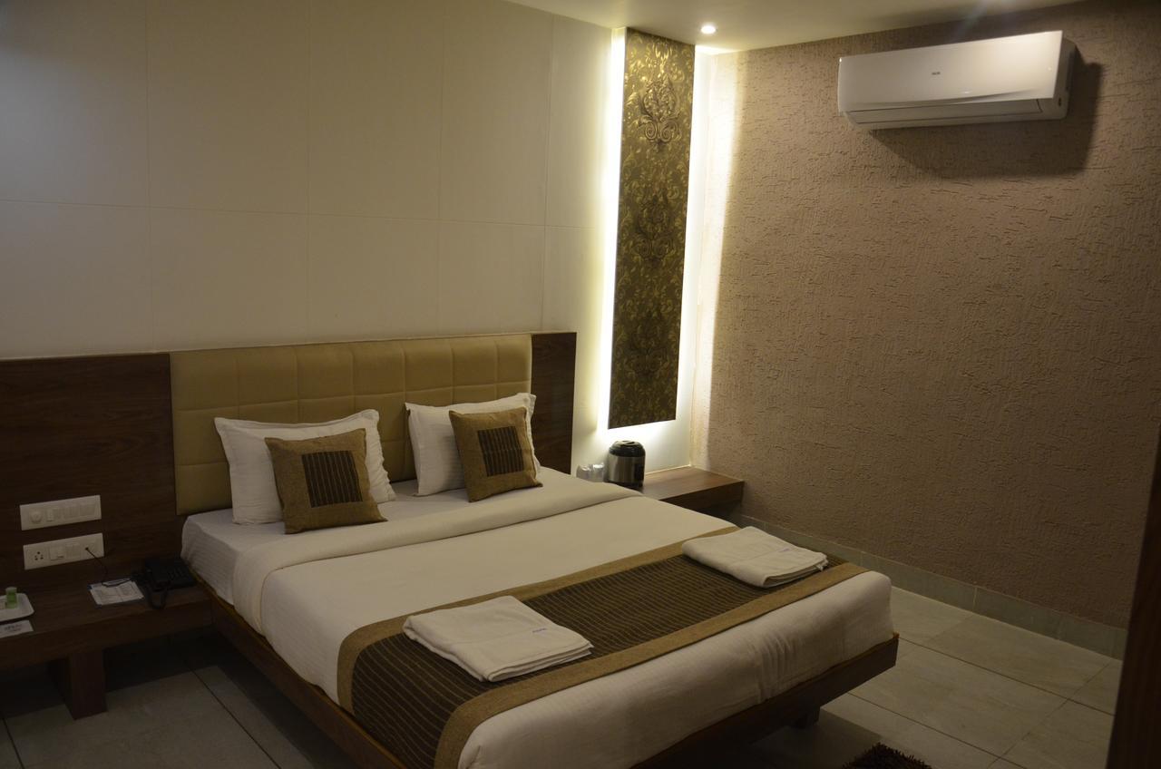 Apple Residency Hotel Patan  Ngoại thất bức ảnh