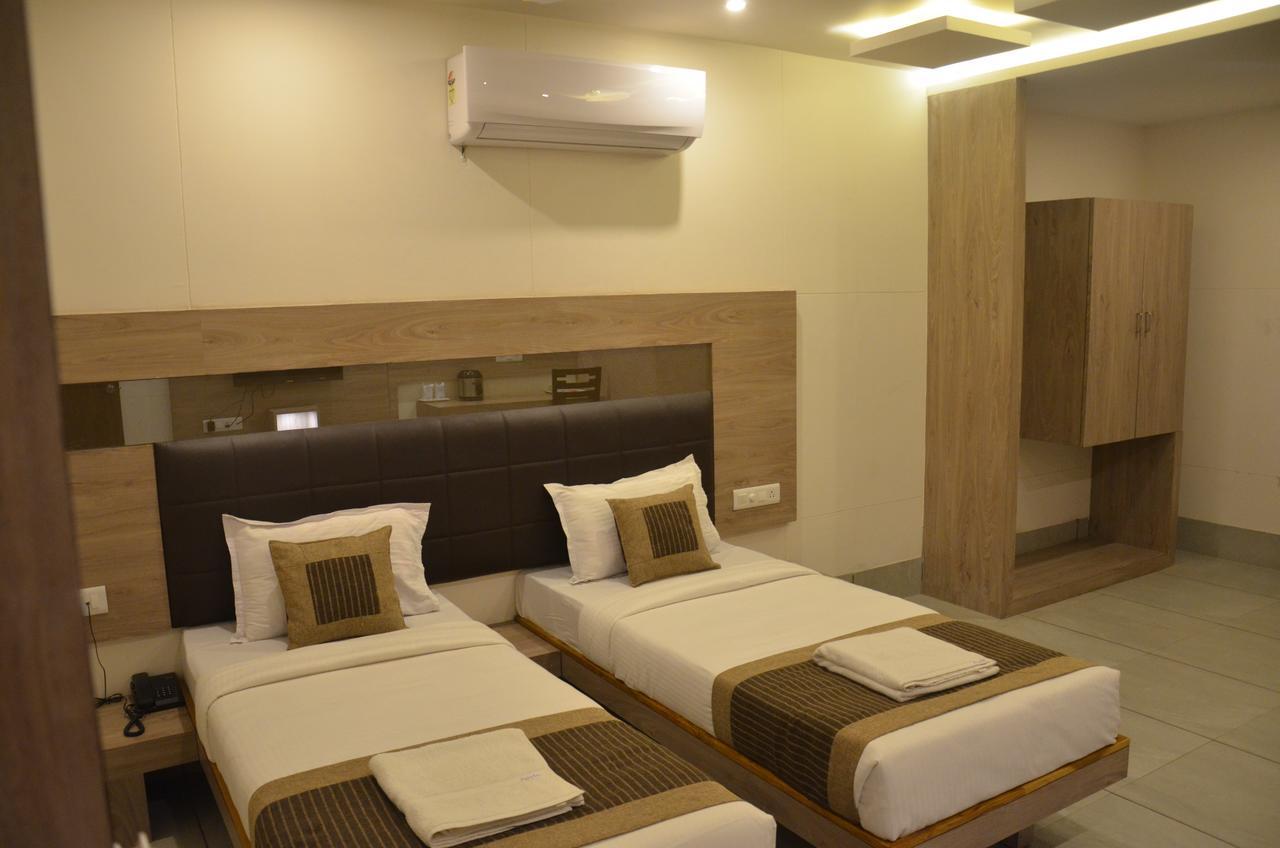 Apple Residency Hotel Patan  Ngoại thất bức ảnh