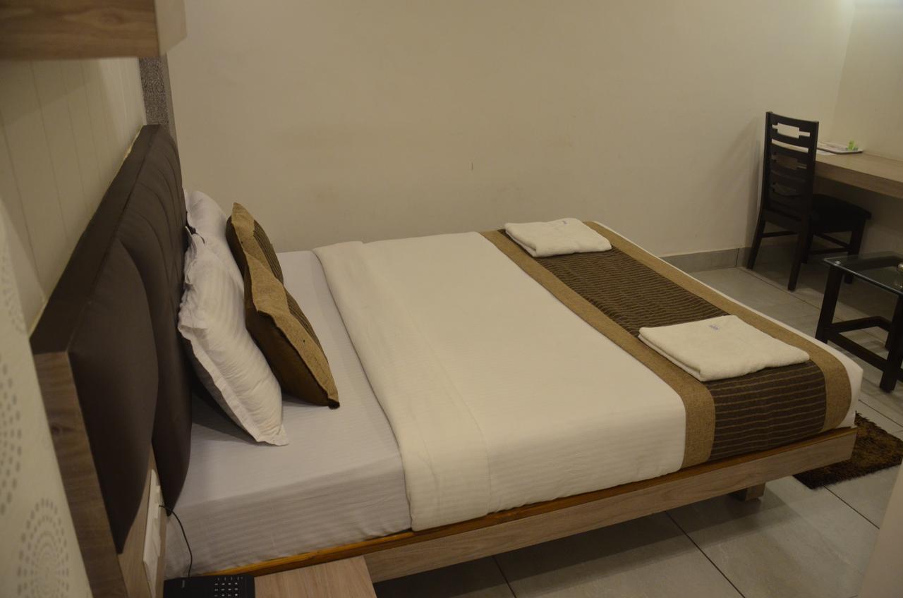 Apple Residency Hotel Patan  Ngoại thất bức ảnh