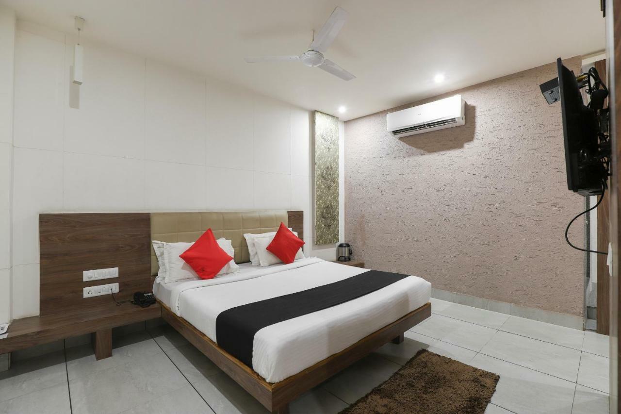 Apple Residency Hotel Patan  Ngoại thất bức ảnh