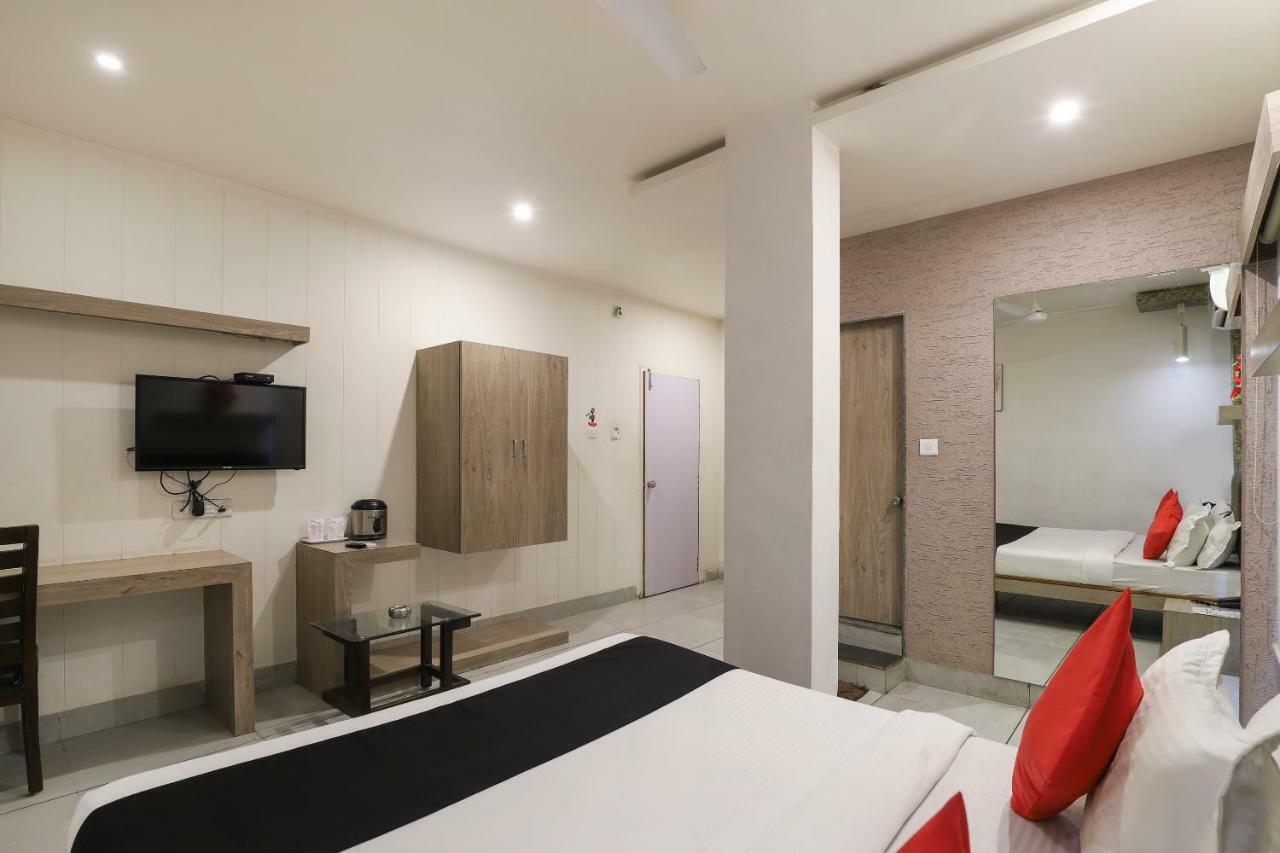 Apple Residency Hotel Patan  Ngoại thất bức ảnh