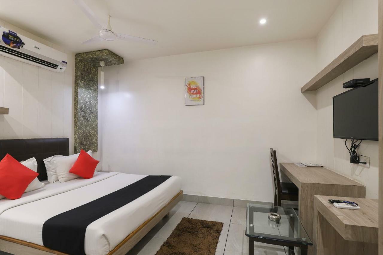 Apple Residency Hotel Patan  Ngoại thất bức ảnh
